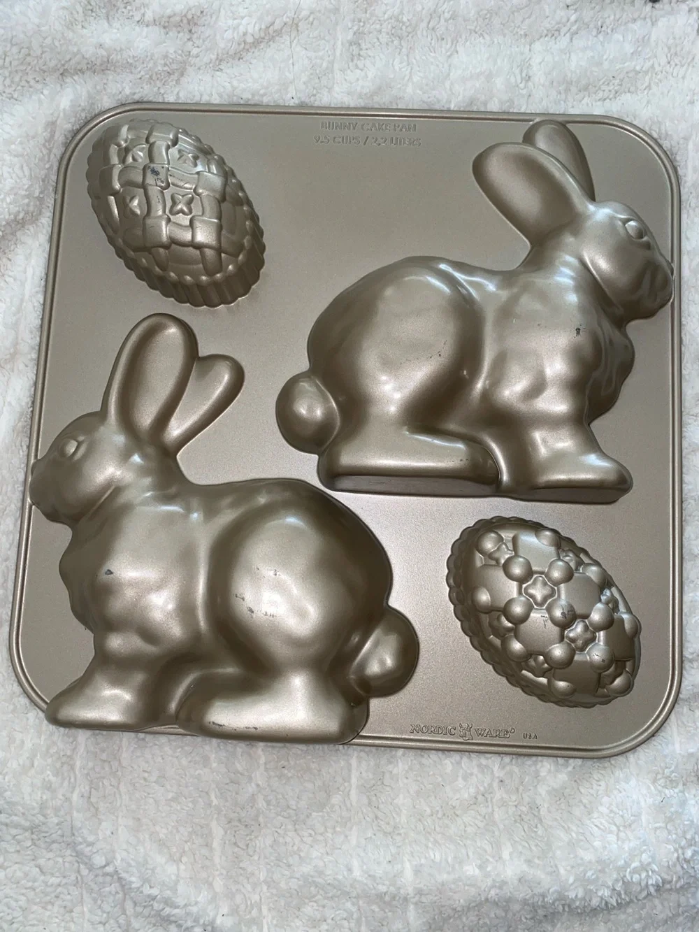 Nordic Ware Bunny Cake Pan Easter Rabbit Egg Mold 9.5 Cup USA
